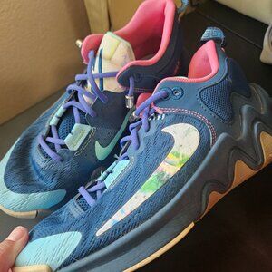 Giannis boys basketball shoes